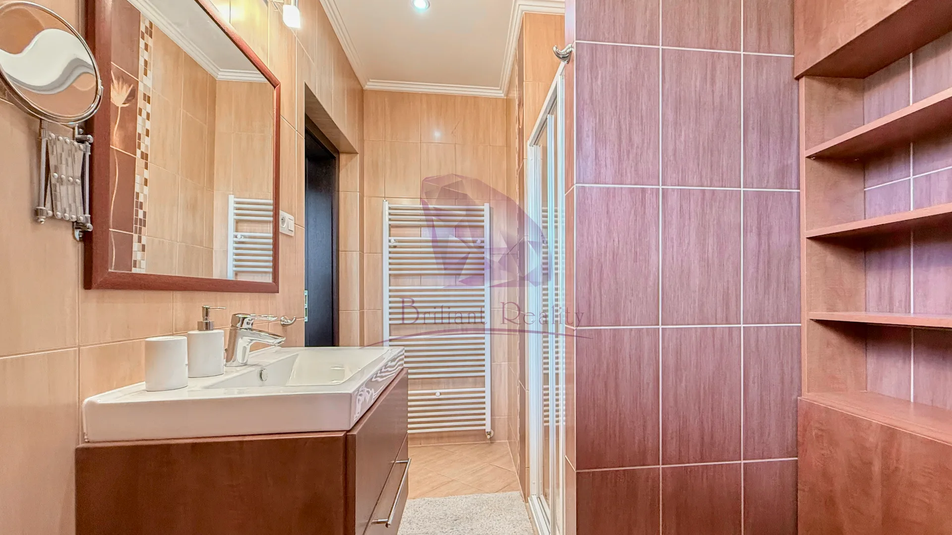 Exkluzívna ponuka: Luxusná vila s vlastnou plážou a priamym vstupom do jazera v obci Reca - foto 21
