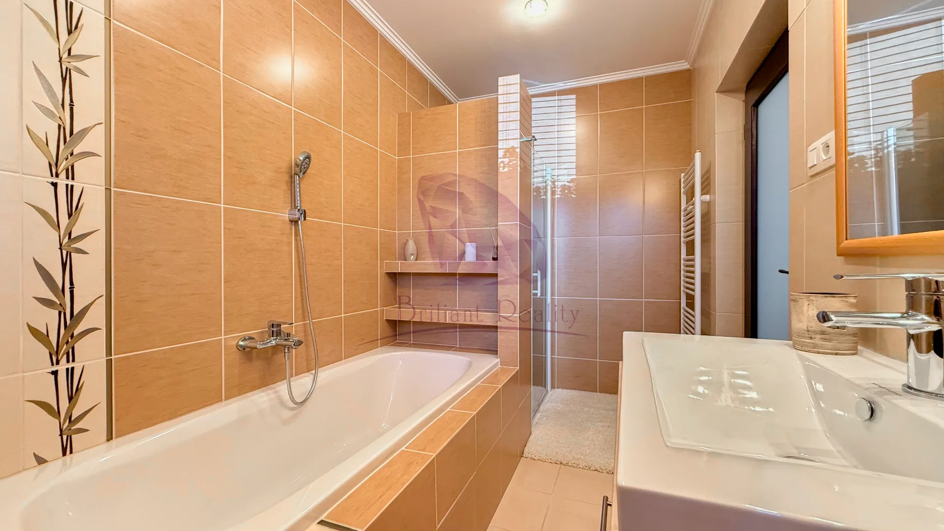 Exkluzívna ponuka: Luxusná vila s vlastnou plážou a priamym vstupom do jazera v obci Reca - foto 27