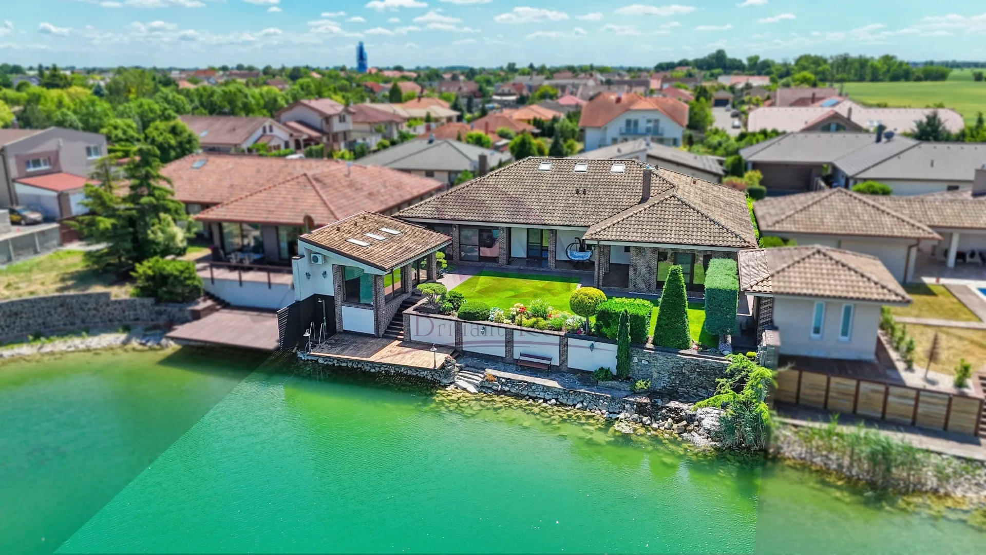 Exkluzívna ponuka: Luxusná vila s vlastnou plážou a priamym vstupom do jazera v obci Reca - foto 46
