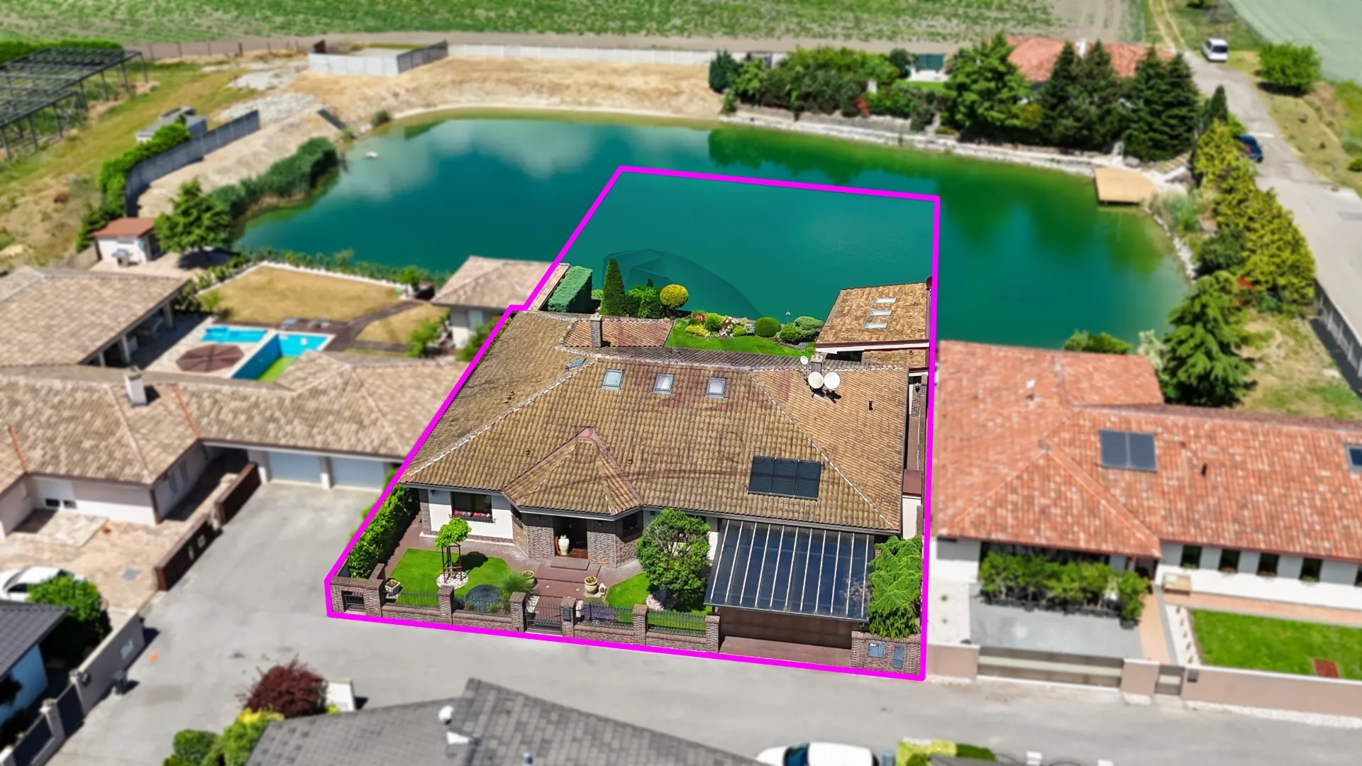 Exkluzívna ponuka: Luxusná vila s vlastnou plážou a priamym vstupom do jazera v obci Reca - foto 47