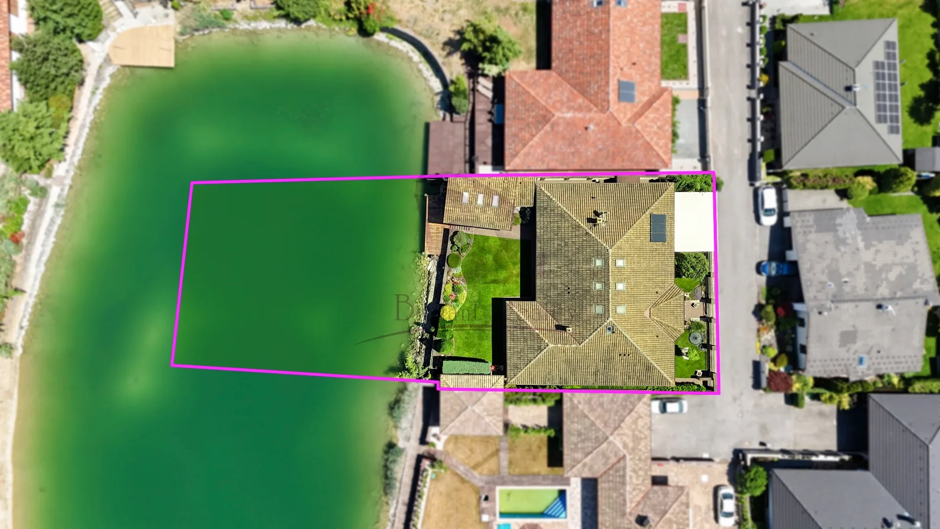 Exkluzívna ponuka: Luxusná vila s vlastnou plážou a priamym vstupom do jazera v obci Reca - foto 48