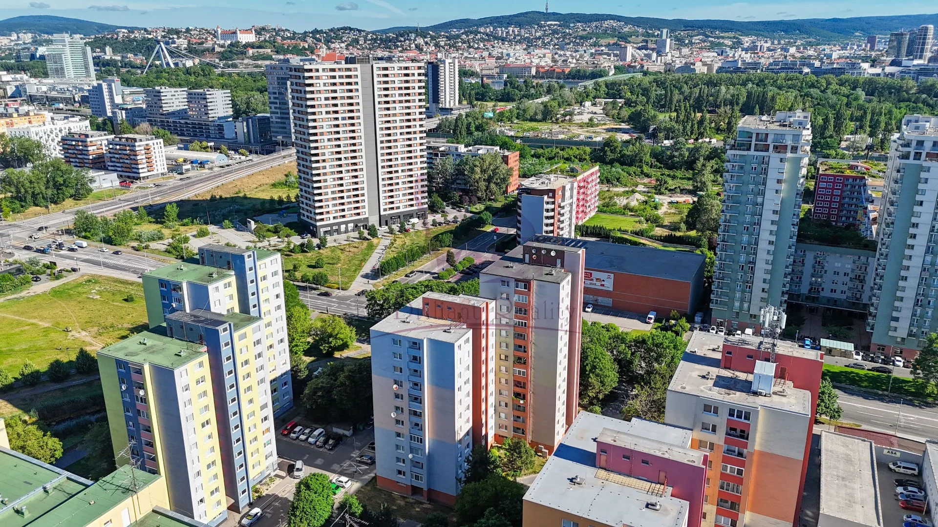 Na predaj slnečný 3 izbový byt v top lokalite Petržalky - foto 2