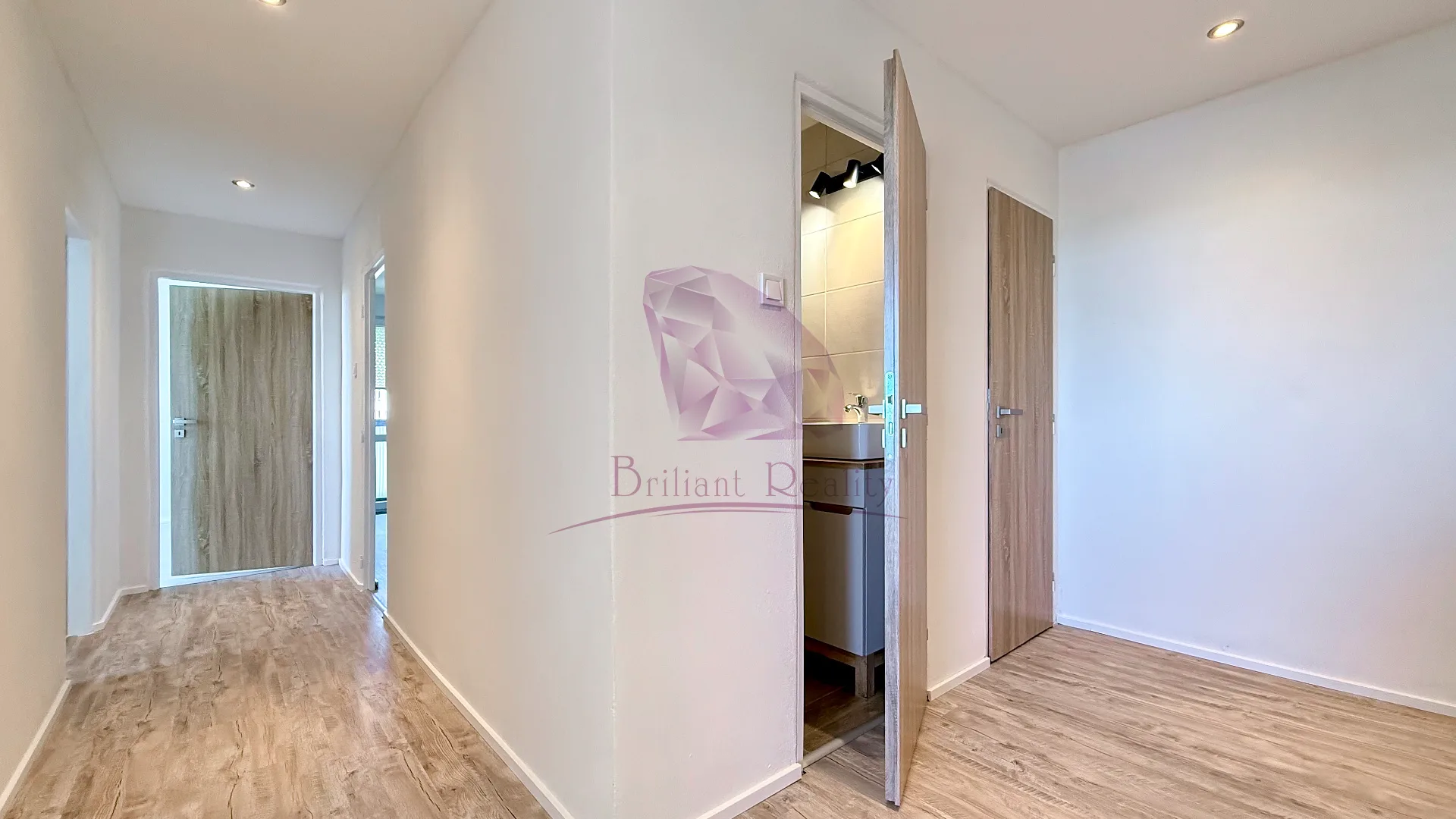 Moderný 3-izbový byt po kompletnej rekonštrukcii v Galante - foto 10