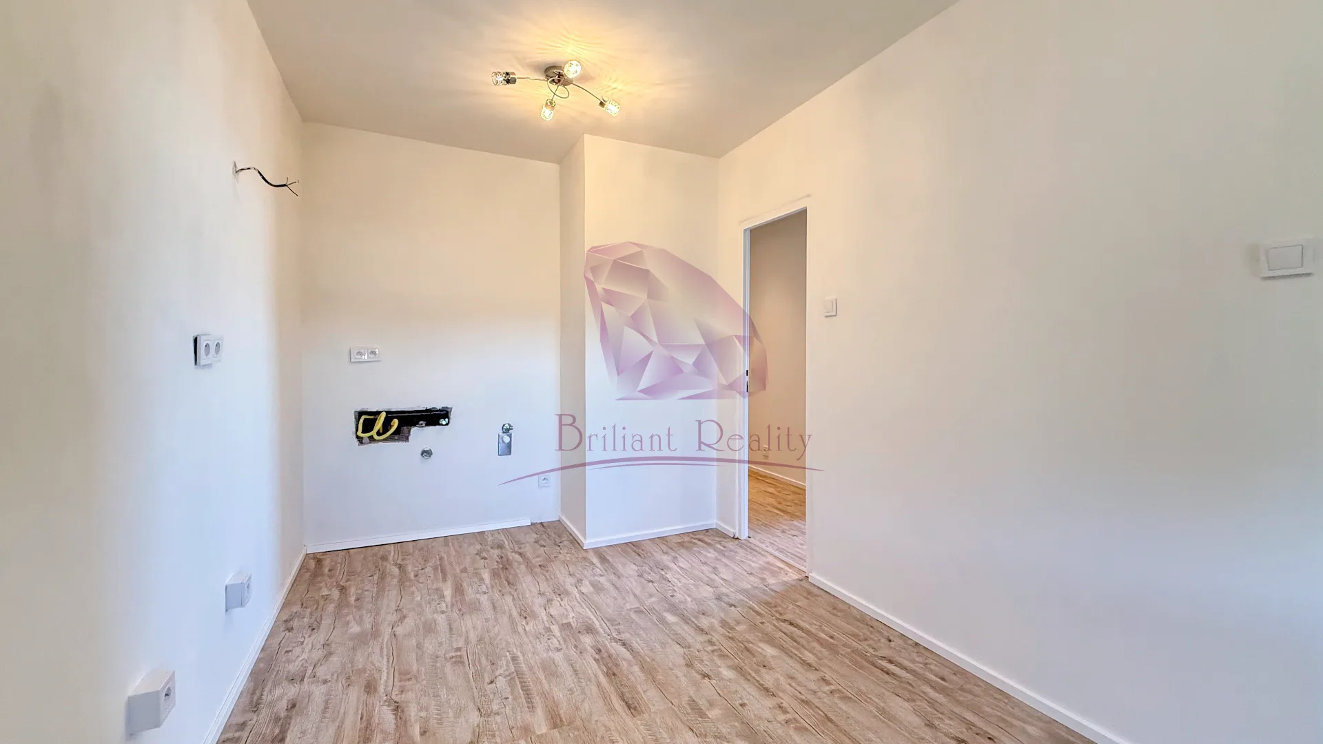 Moderný 3-izbový byt po kompletnej rekonštrukcii v Galante - foto 23
