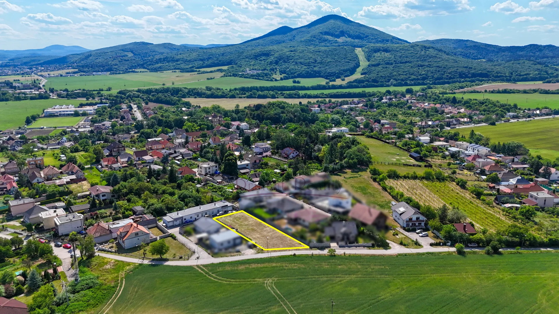 Na predaj atraktívny stavebný pozemok o výmere 1 016 m² v obci Trstín - foto 8