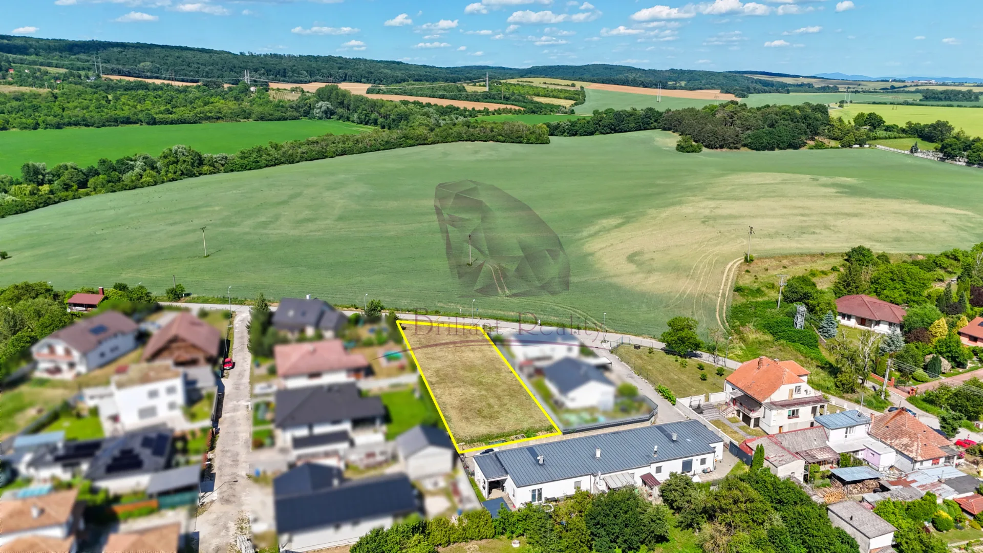 Na predaj atraktívny stavebný pozemok o výmere 1 016 m² v obci Trstín - foto 7