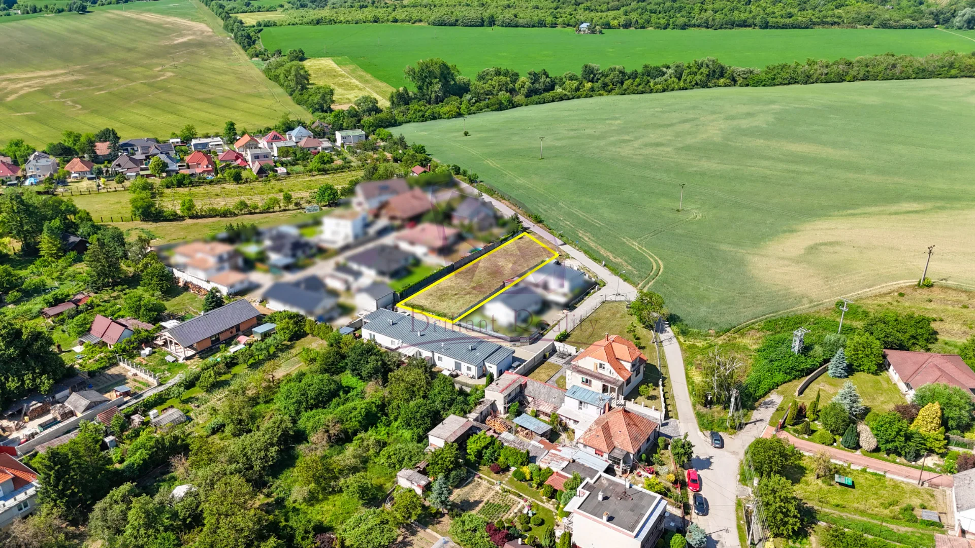 Na predaj atraktívny stavebný pozemok o výmere 1 016 m² v obci Trstín - foto 11