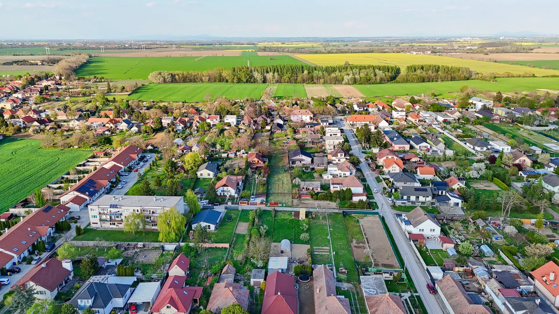 Na predaj sólo stavebné pozemky v atraktívnej lokalite priamo v centre obce Abrahám - foto 11