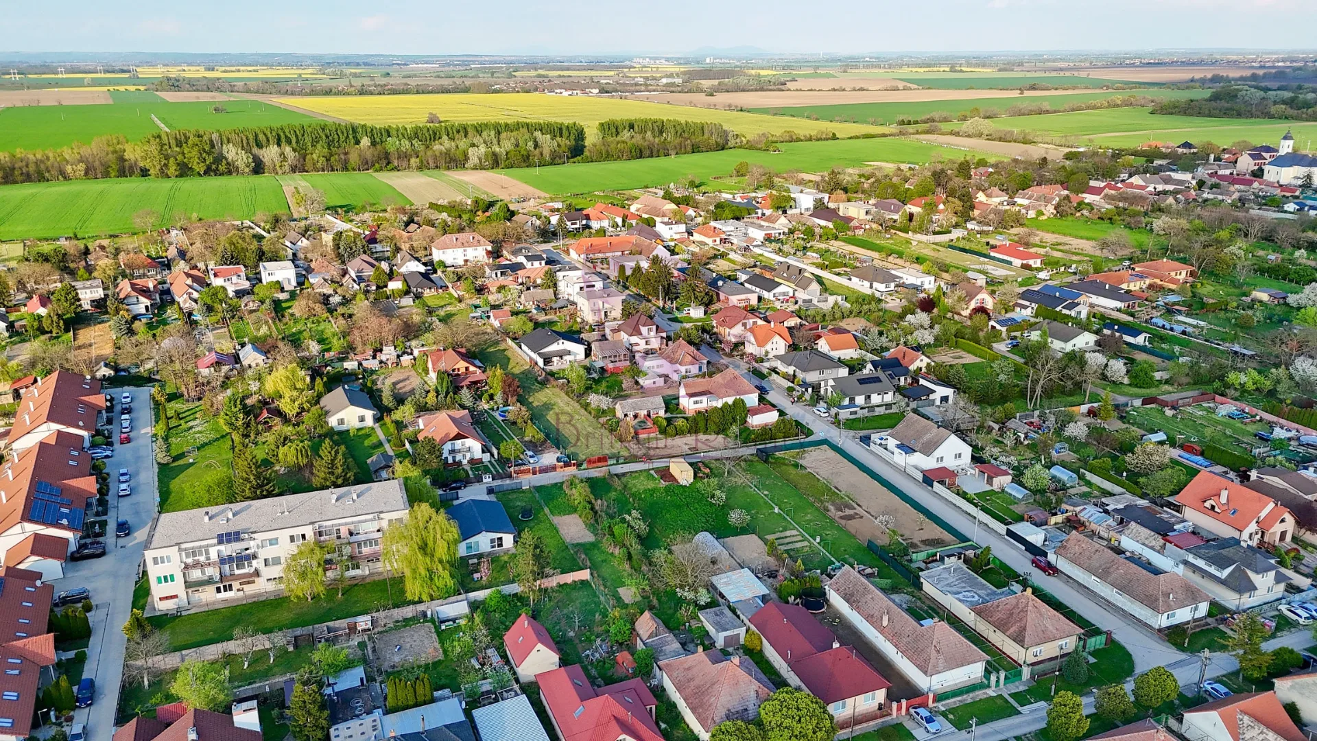 Na predaj sólo stavebné pozemky v atraktívnej lokalite priamo v centre obce Abrahám - foto 12