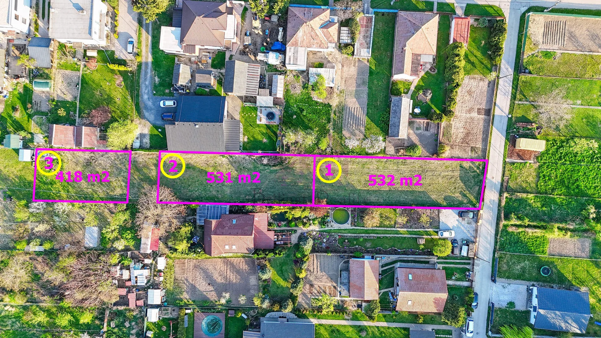 Na predaj sólo stavebné pozemky v atraktívnej lokalite priamo v centre obce Abrahám - foto 3