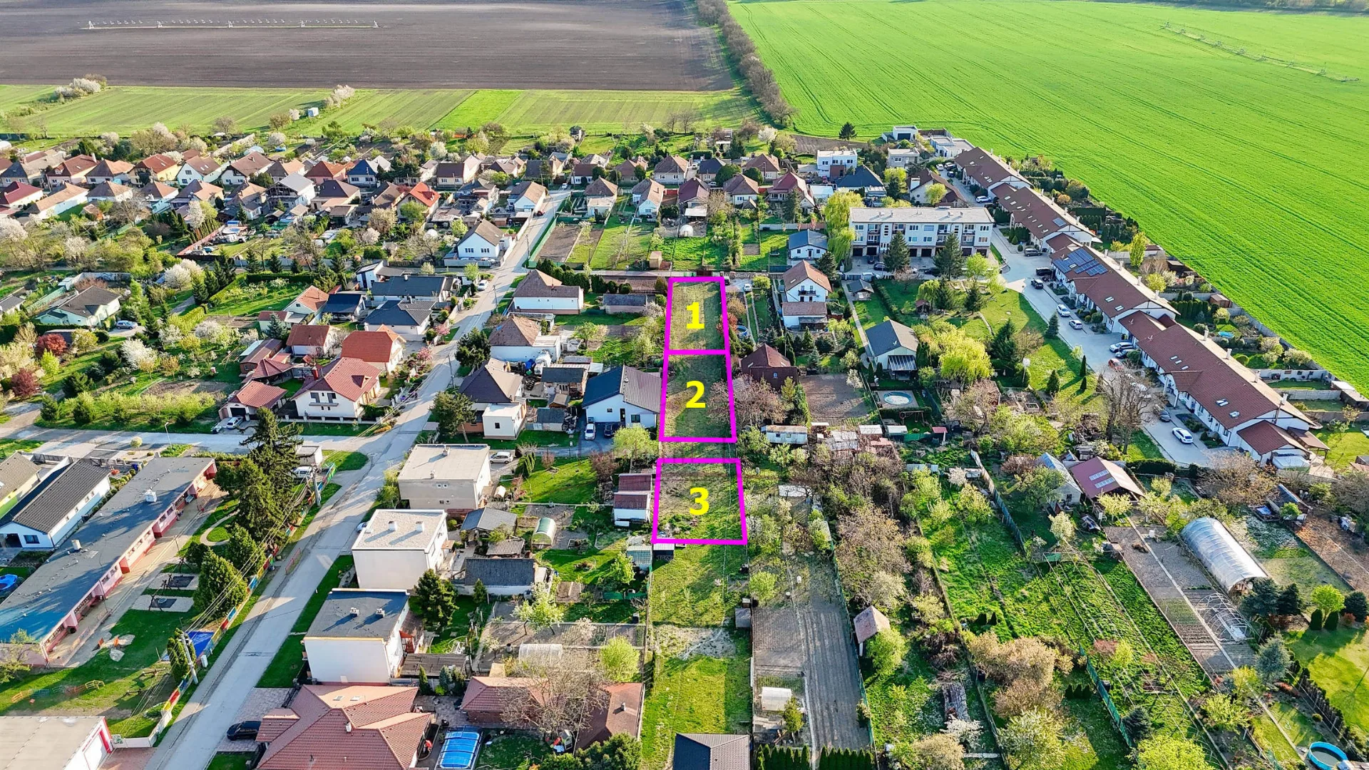 Na predaj sólo stavebné pozemky v atraktívnej lokalite priamo v centre obce Abrahám - foto 14