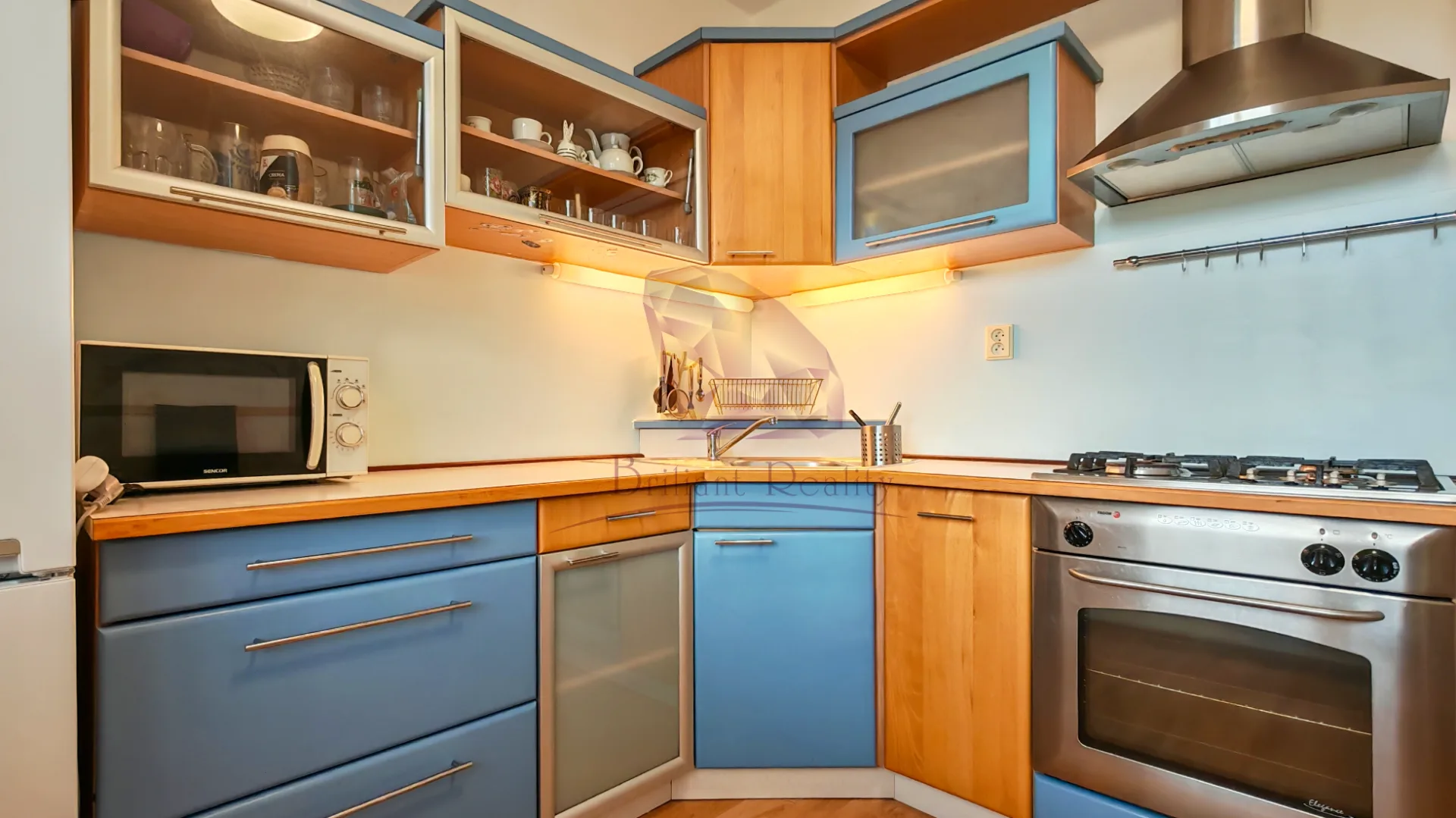 Slnečný dvojizbový kompletne zariadený byt - foto 9