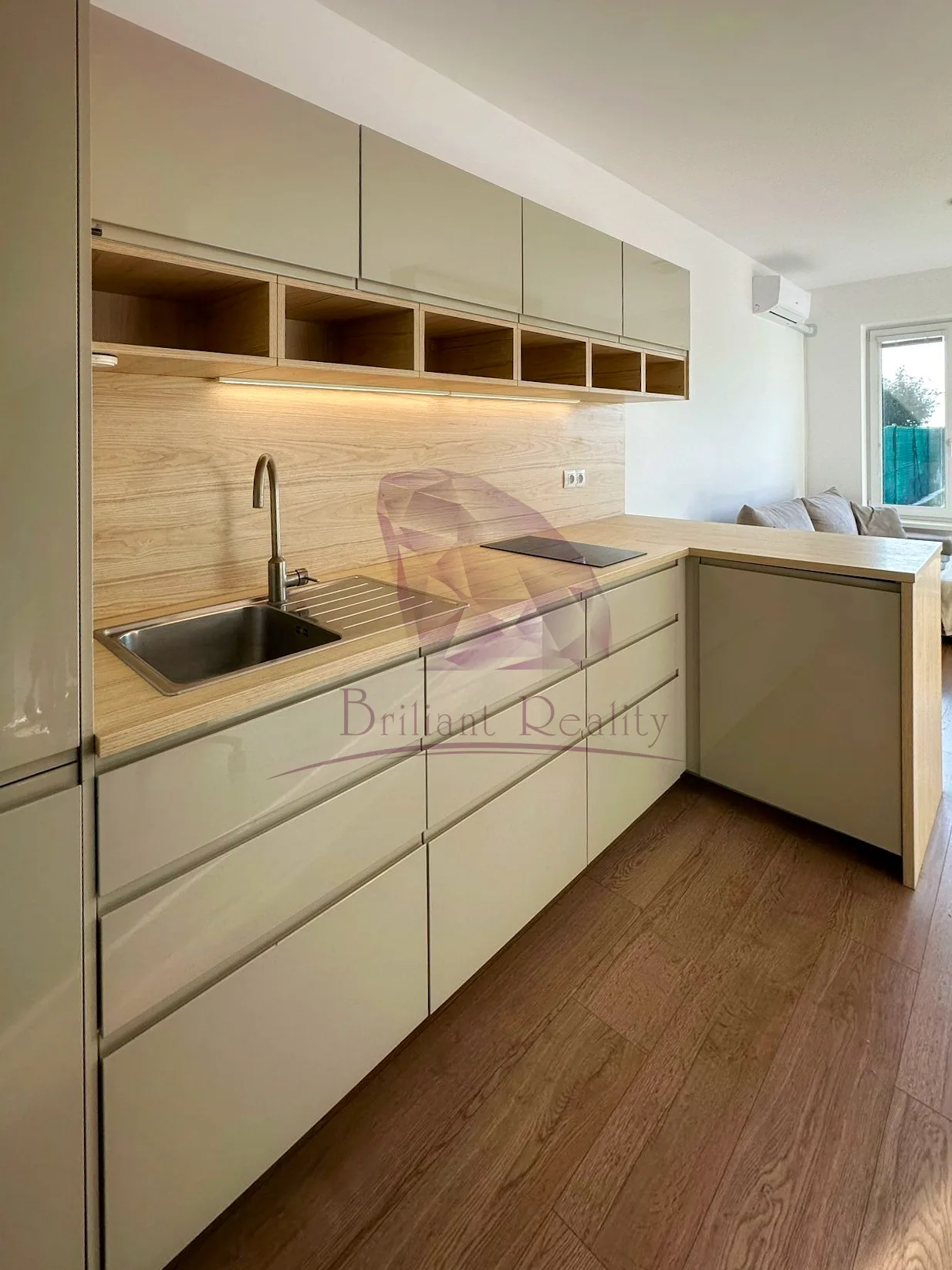 Moderný 1,5-izbový byt s parkovacím miestom - foto 5