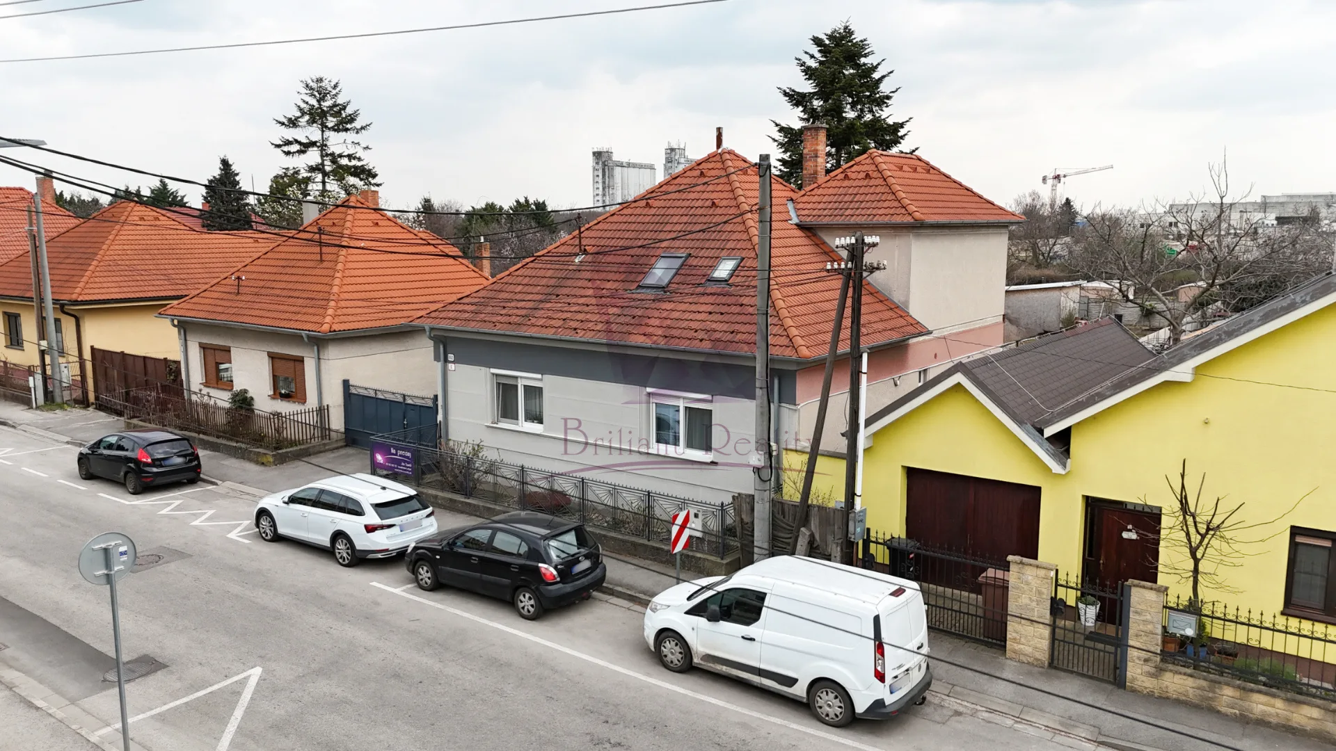 Na predaj priestranný 6-izbový rodinný dom situovaný vo vyhľadávanej lokalite mesta Senec - foto 4