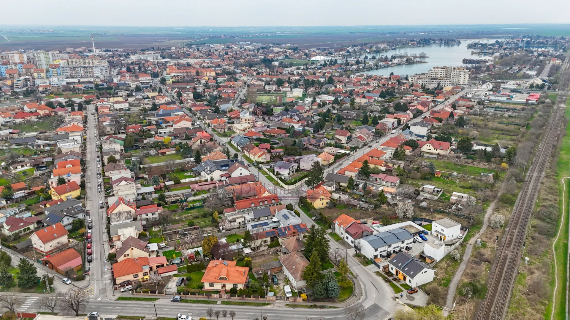 Na predaj priestranný 6-izbový rodinný dom situovaný vo vyhľadávanej lokalite mesta Senec - foto 19