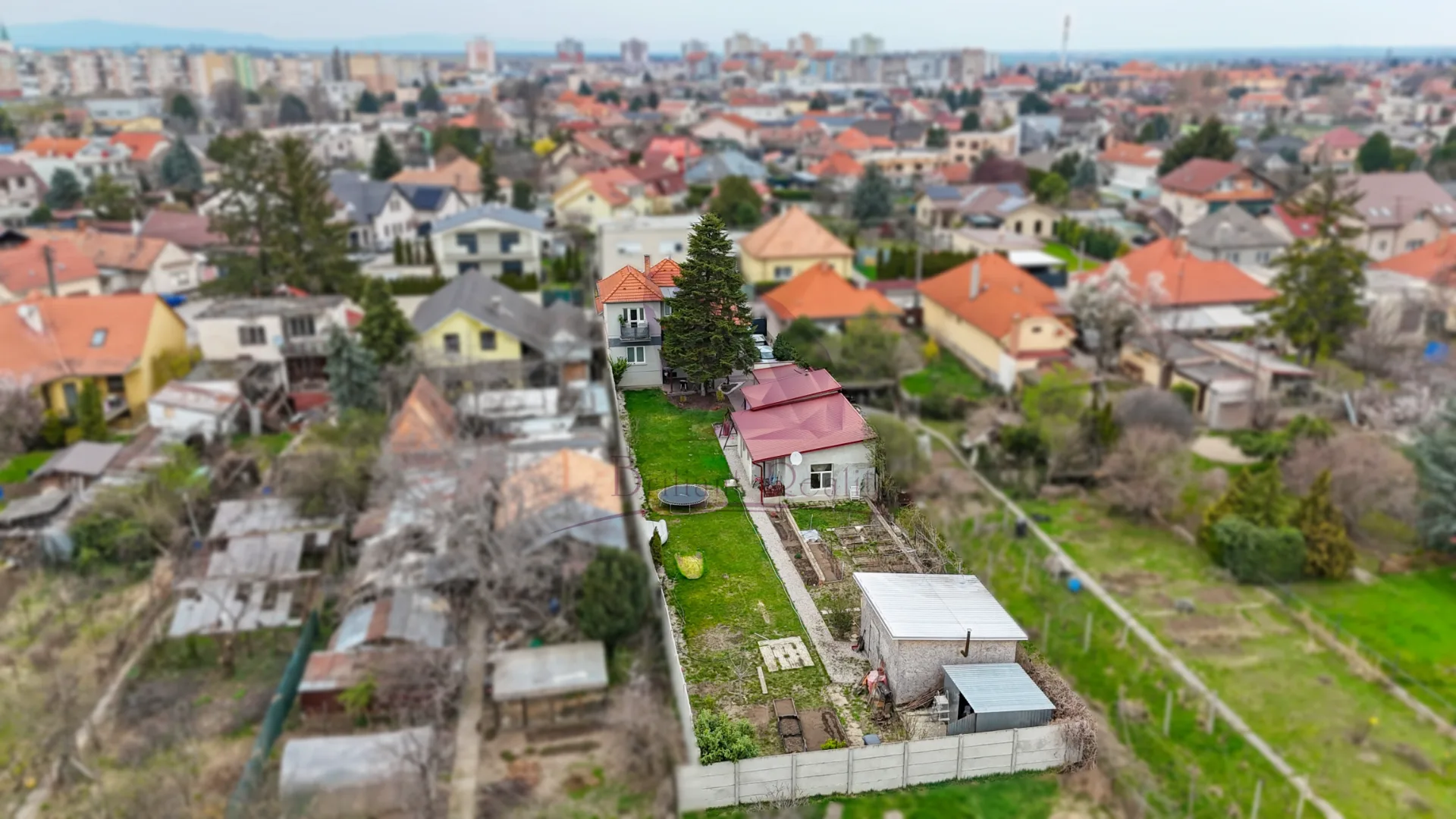 Na predaj priestranný 6-izbový rodinný dom situovaný vo vyhľadávanej lokalite mesta Senec - foto 22