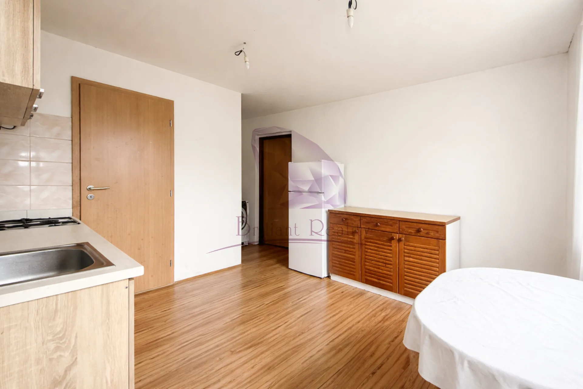 Na predaj priestranný 6-izbový rodinný dom situovaný vo vyhľadávanej lokalite mesta Senec - foto 13