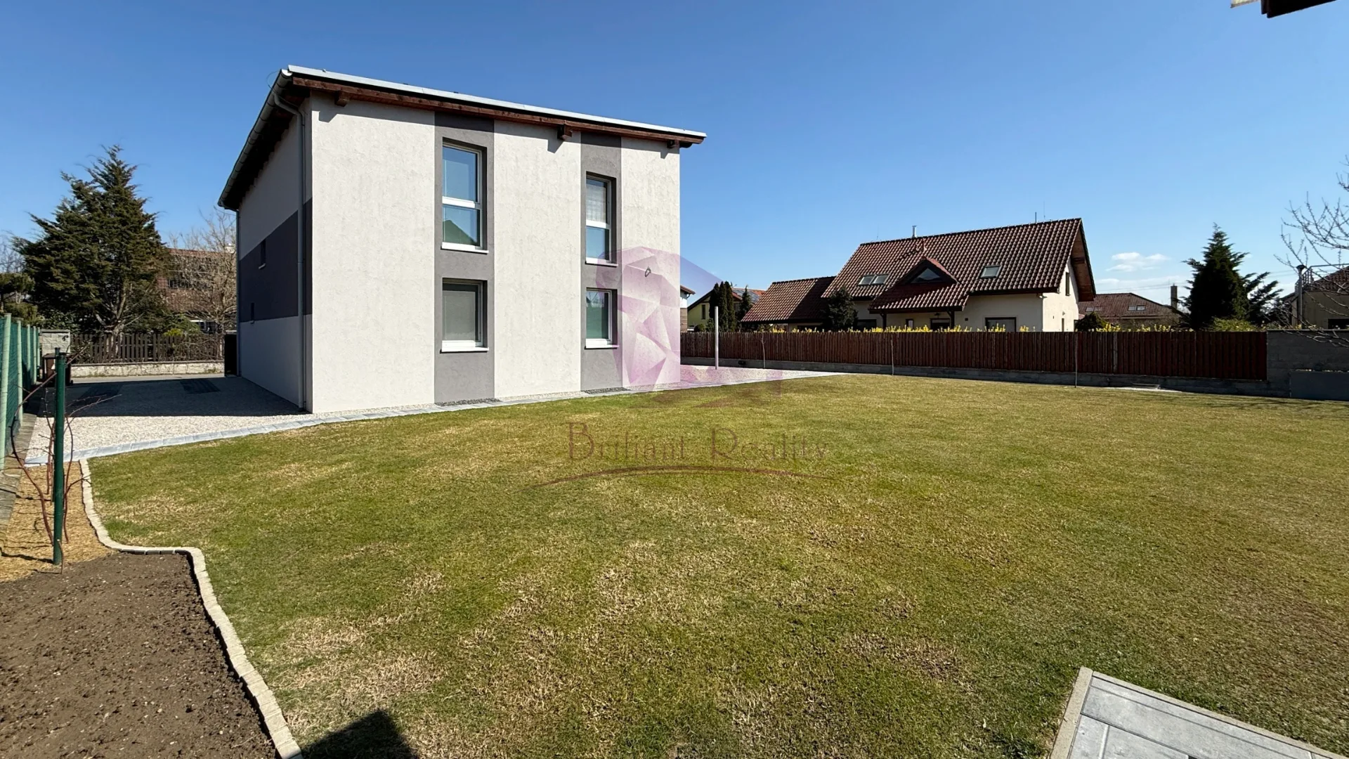 Na predaj 4-izbový nízkoenergetický rodinný dom v novovybudovanej modernej lokalite v obci Chorvátsky Grob – časť Čierna Voda - foto 10