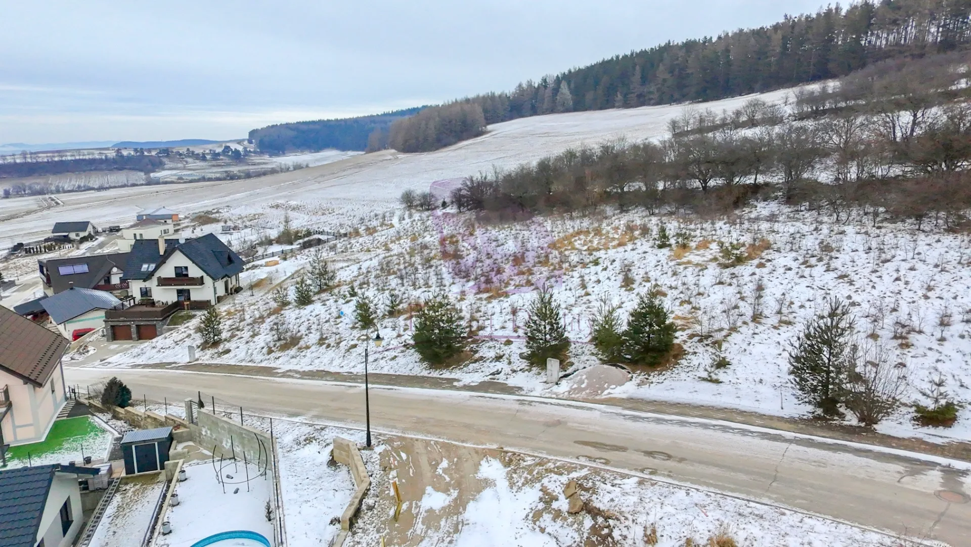 Na predaj slnečný pozemok v obci Vlková s výhľadom na Vysoké Tatry - foto 6
