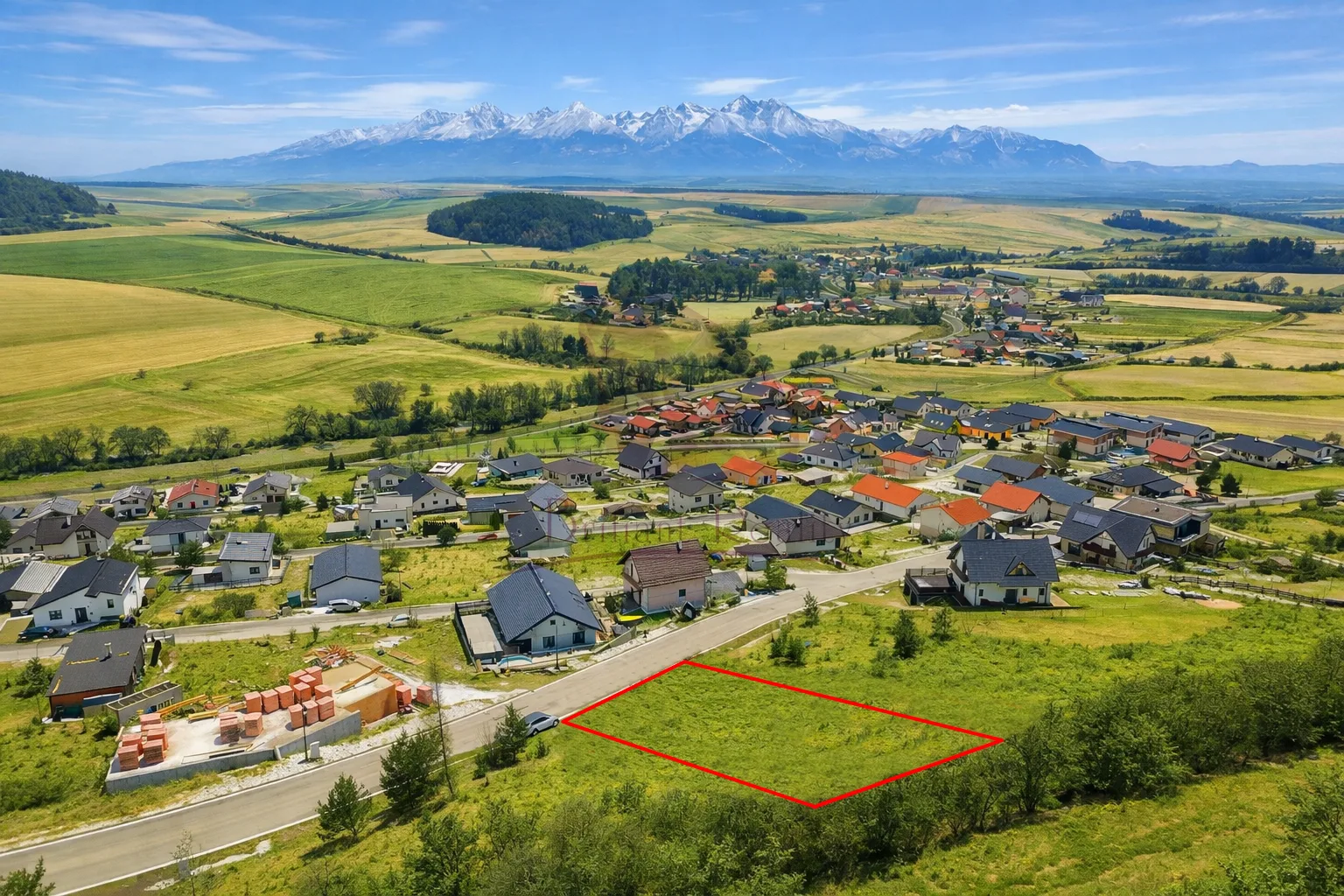 Na predaj slnečný pozemok v obci Vlková s výhľadom na Vysoké Tatry - foto 2