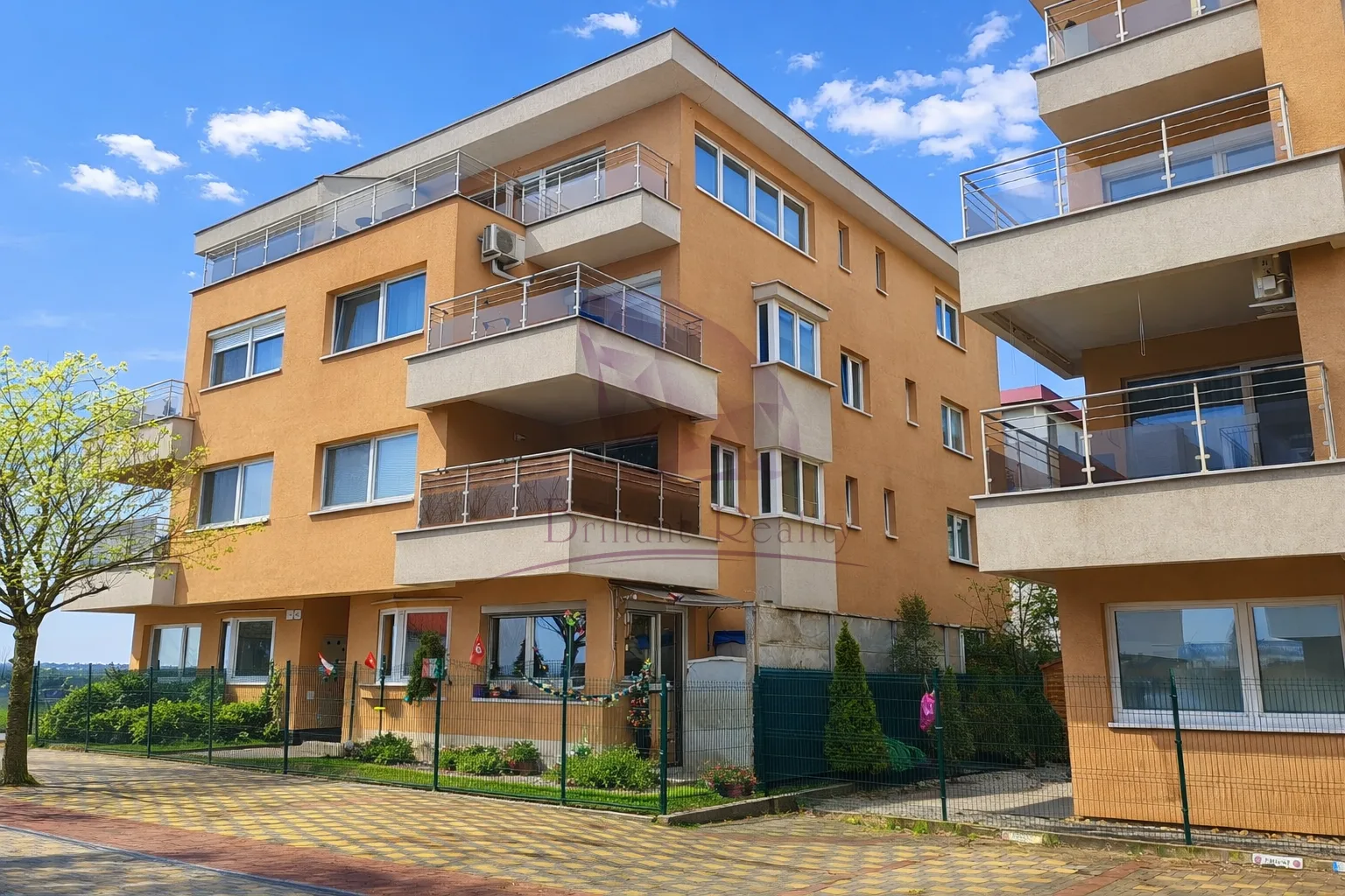 Veľkorysý trojizbový byt s krásnou terasou - foto 4