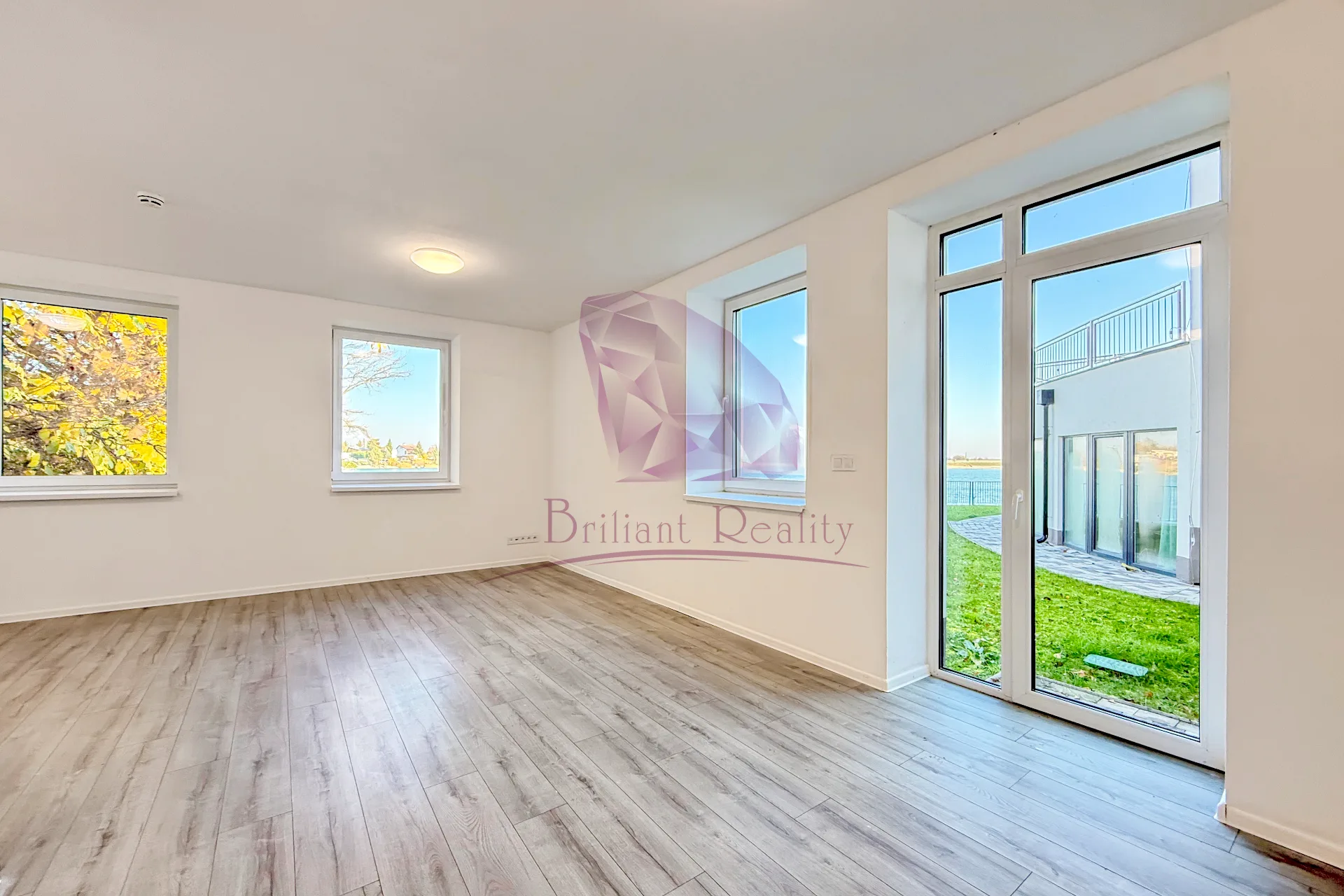 Exkluzívne bývanie pri vode - apartmán s vlastným vchodom na Slnečných jazerách - foto 10