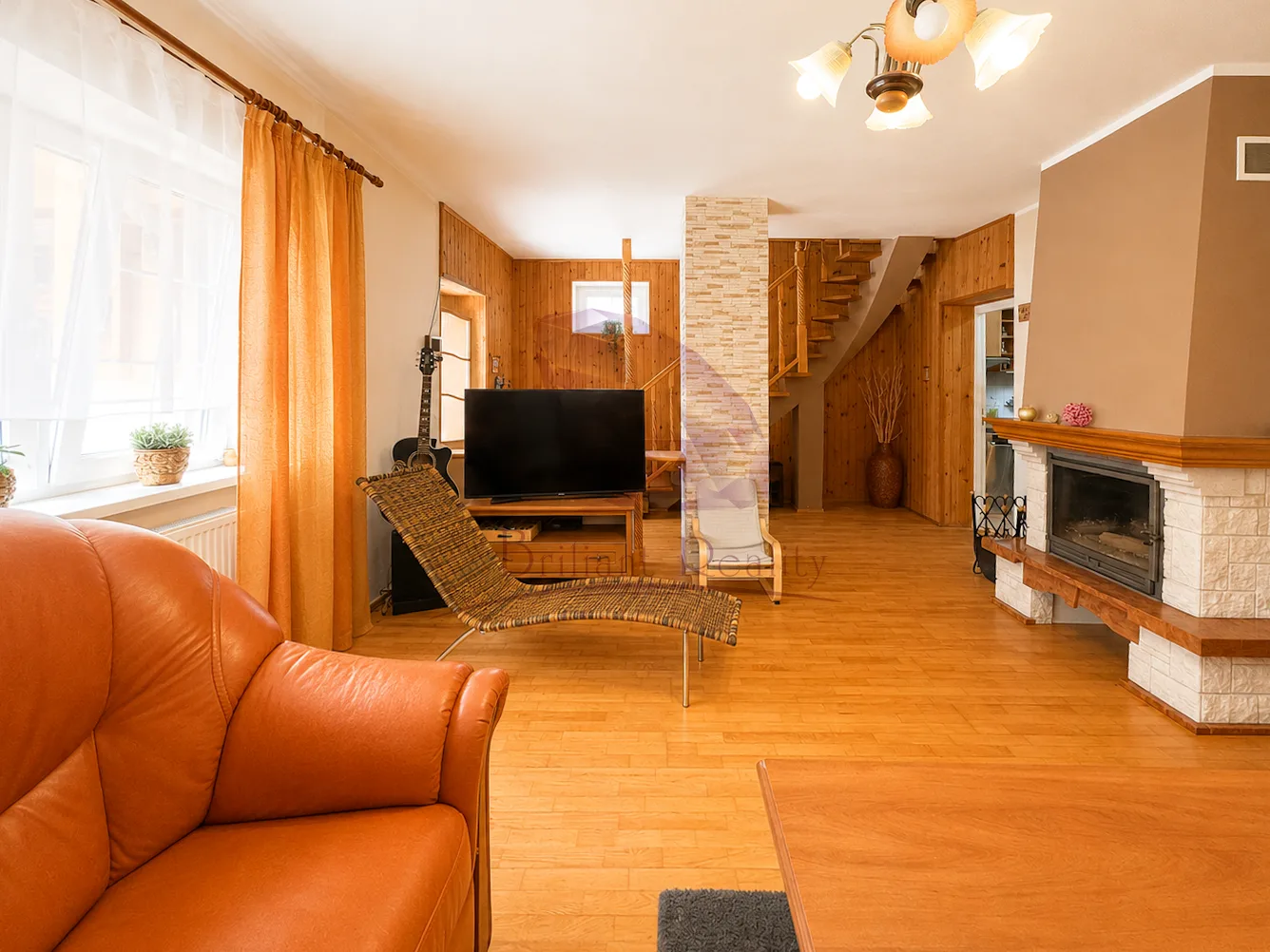 7-izbový rodinný dom s čarovnou záhradou a samostatným apartmánom v srdci Bernolákova - foto 4