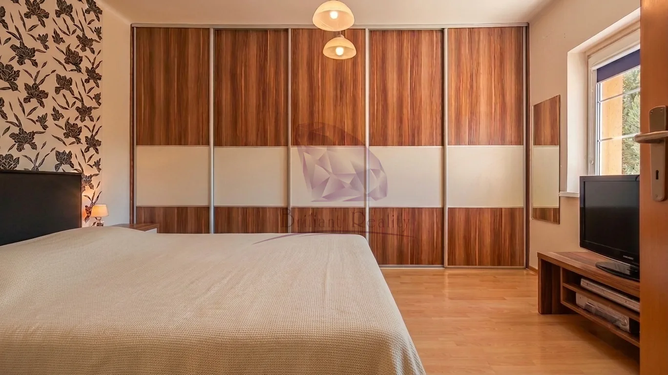 7-izbový rodinný dom s čarovnou záhradou a samostatným apartmánom v srdci Bernolákova - foto 10
