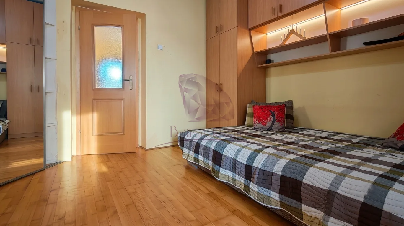 7-izbový rodinný dom s čarovnou záhradou a samostatným apartmánom v srdci Bernolákova - foto 11