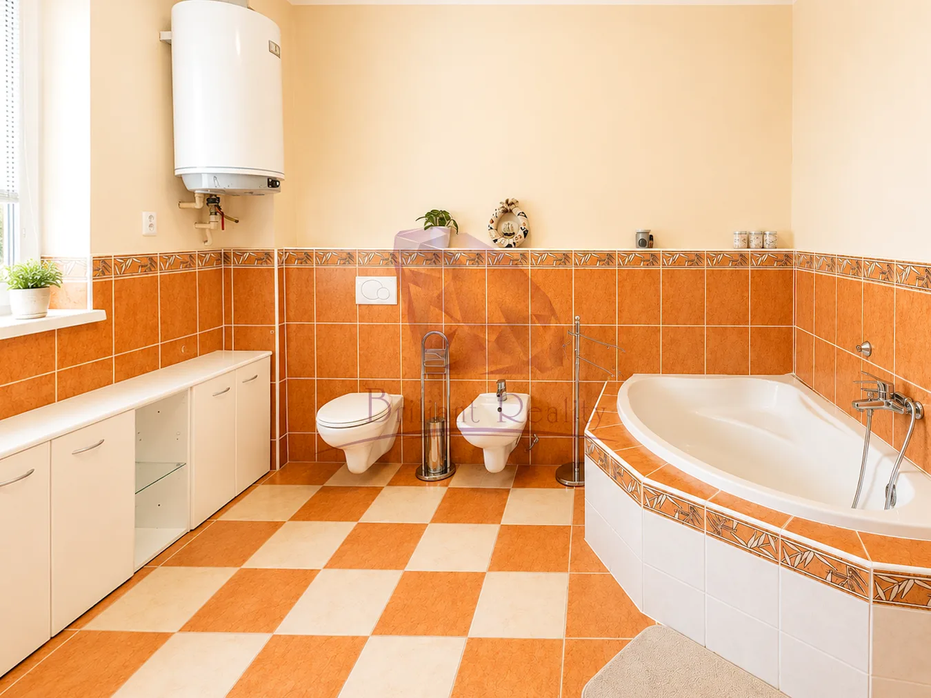 7-izbový rodinný dom s čarovnou záhradou a samostatným apartmánom v srdci Bernolákova - foto 14
