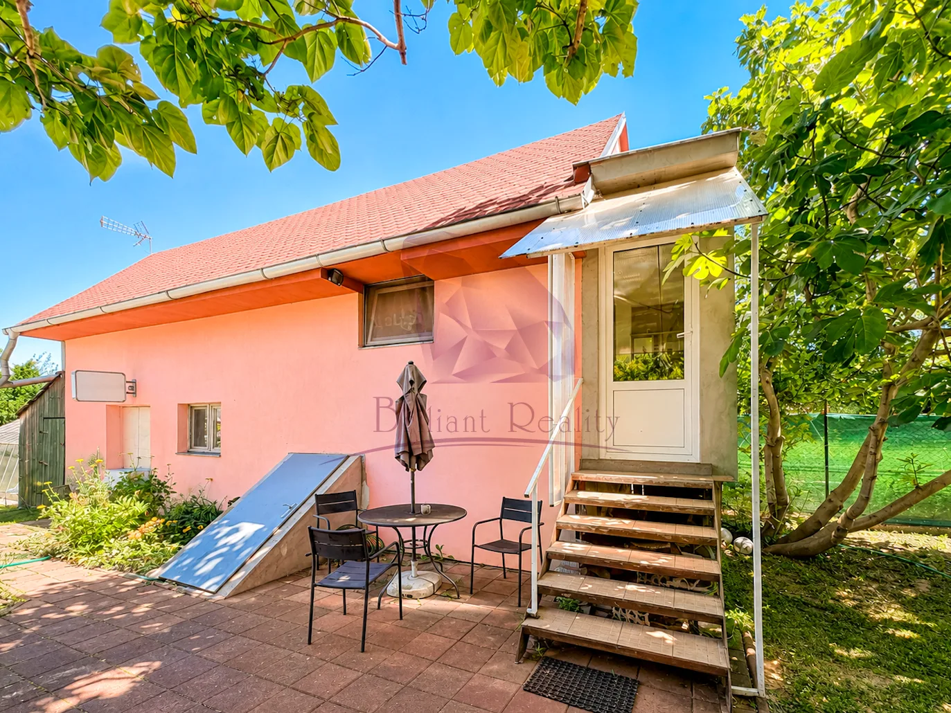 7-izbový rodinný dom s čarovnou záhradou a samostatným apartmánom v srdci Bernolákova - foto 23