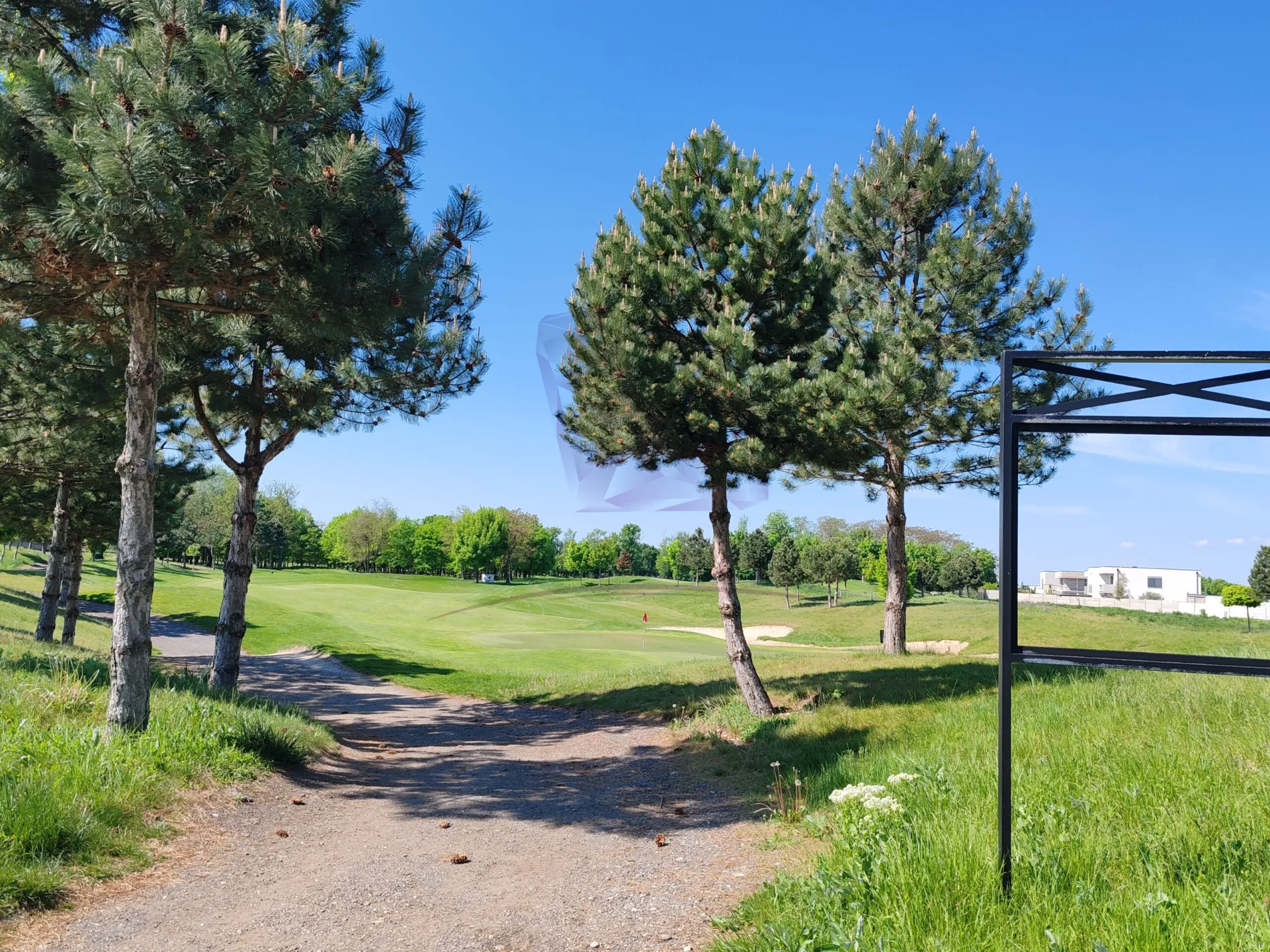 Lukratívny stavebný pozemok pri golfovom ihrisku - foto 2