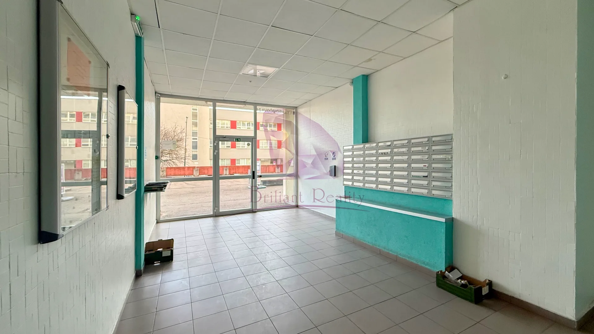 Slnečná dvojgarsónka na Mlynarovičovej ulici – začiatok Petržalky - foto 24
