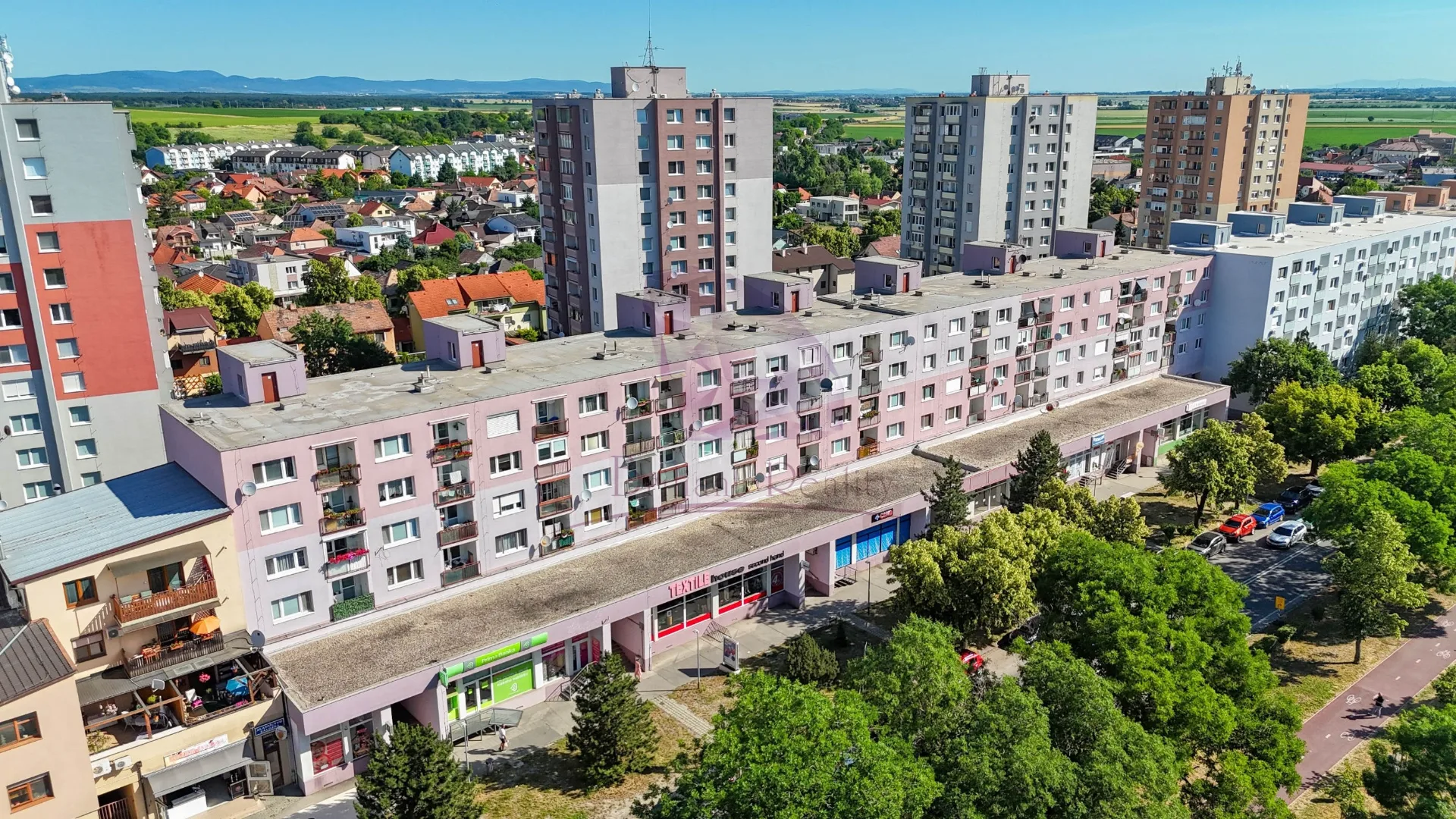 Moderný veľkometrážny 2 izbový byt v centre Senca - foto 2