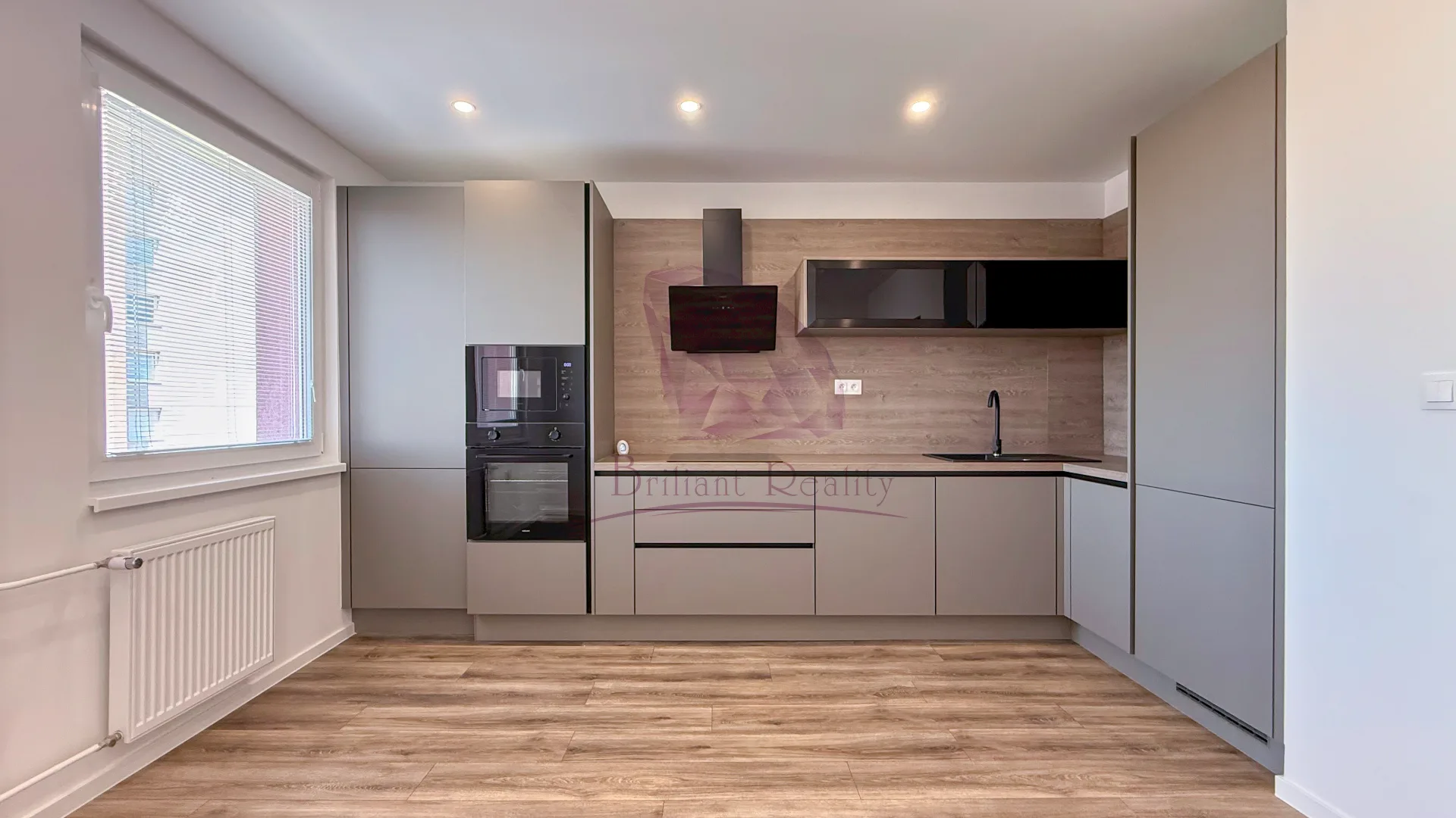 Moderný veľkometrážny 2 izbový byt v centre Senca - foto 3