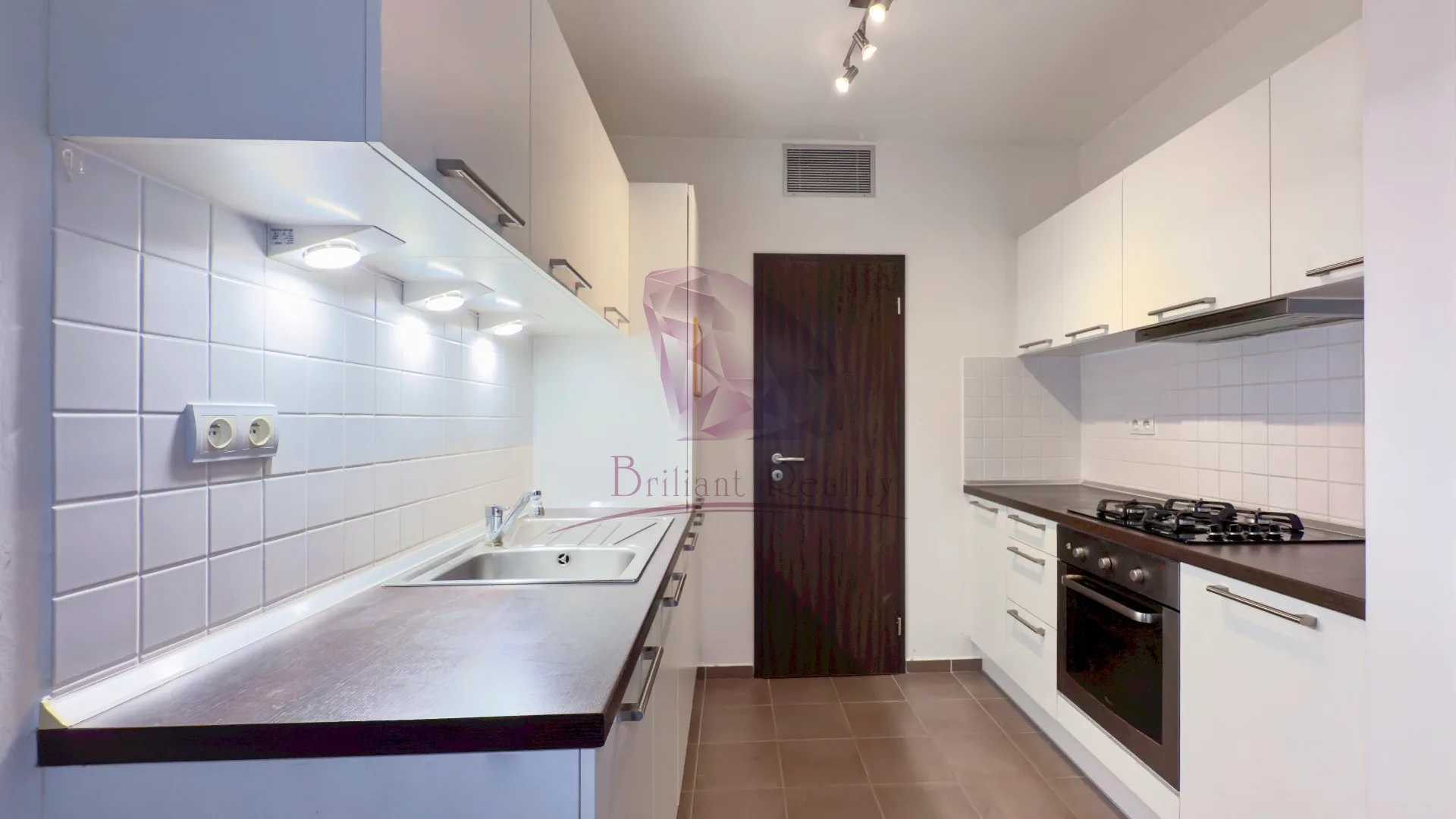 Prenájom 2 izbového bytu s parkovacím miestom v Senci - foto 7