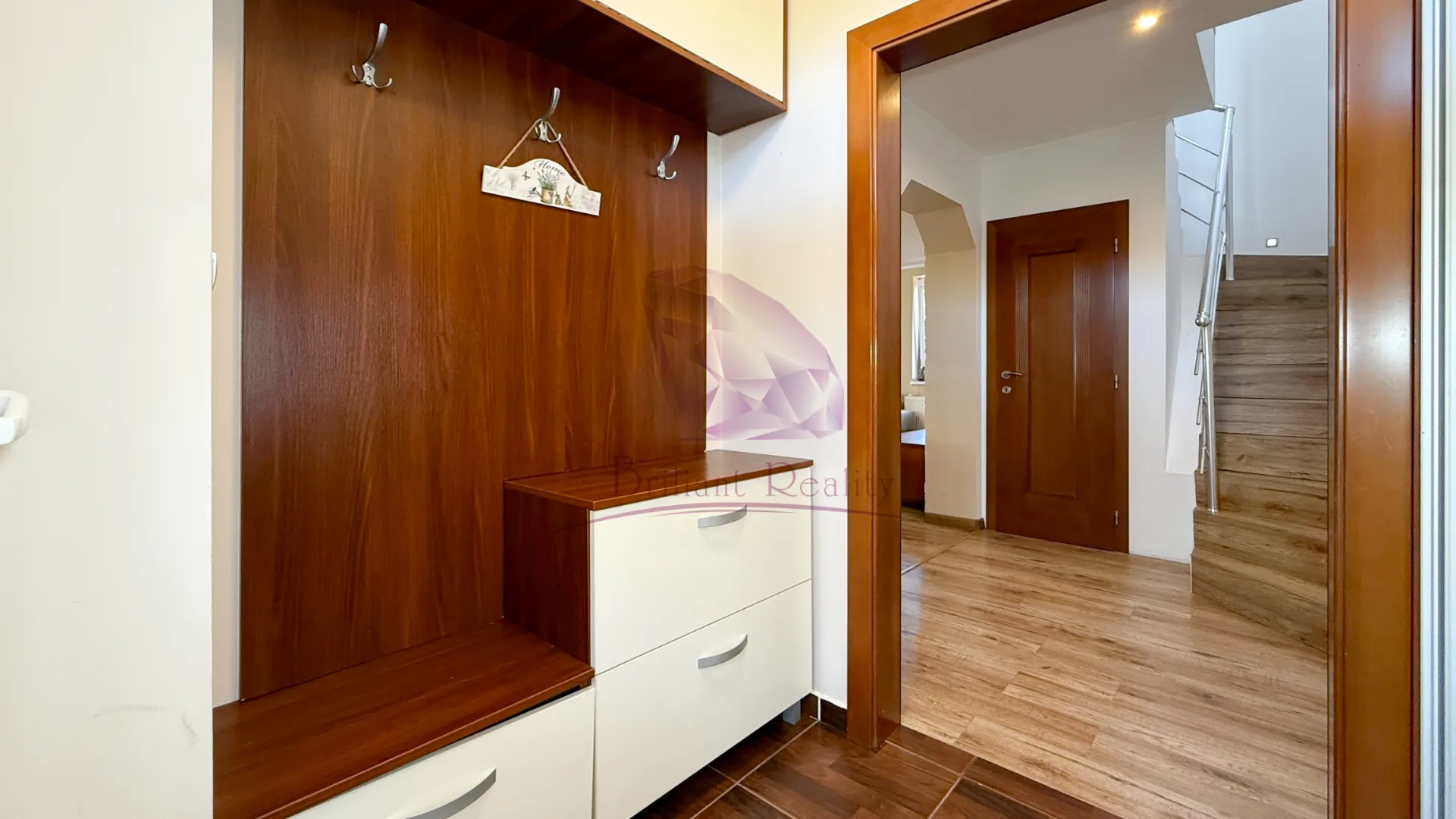 4-izbový rodinný dom v Novej Dedinke s garážou, terasou a pozemkom 322 m² - foto 2
