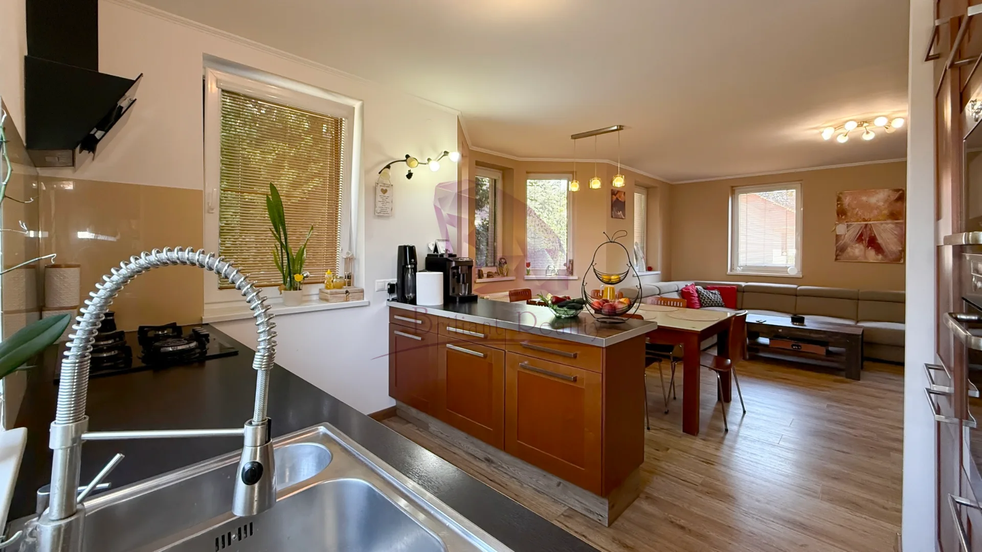 4-izbový rodinný dom v Novej Dedinke s garážou, terasou a pozemkom 322 m² - foto 7