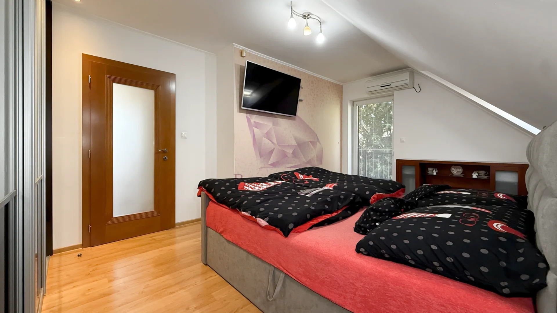 4-izbový rodinný dom v Novej Dedinke s garážou, terasou a pozemkom 322 m² - foto 19