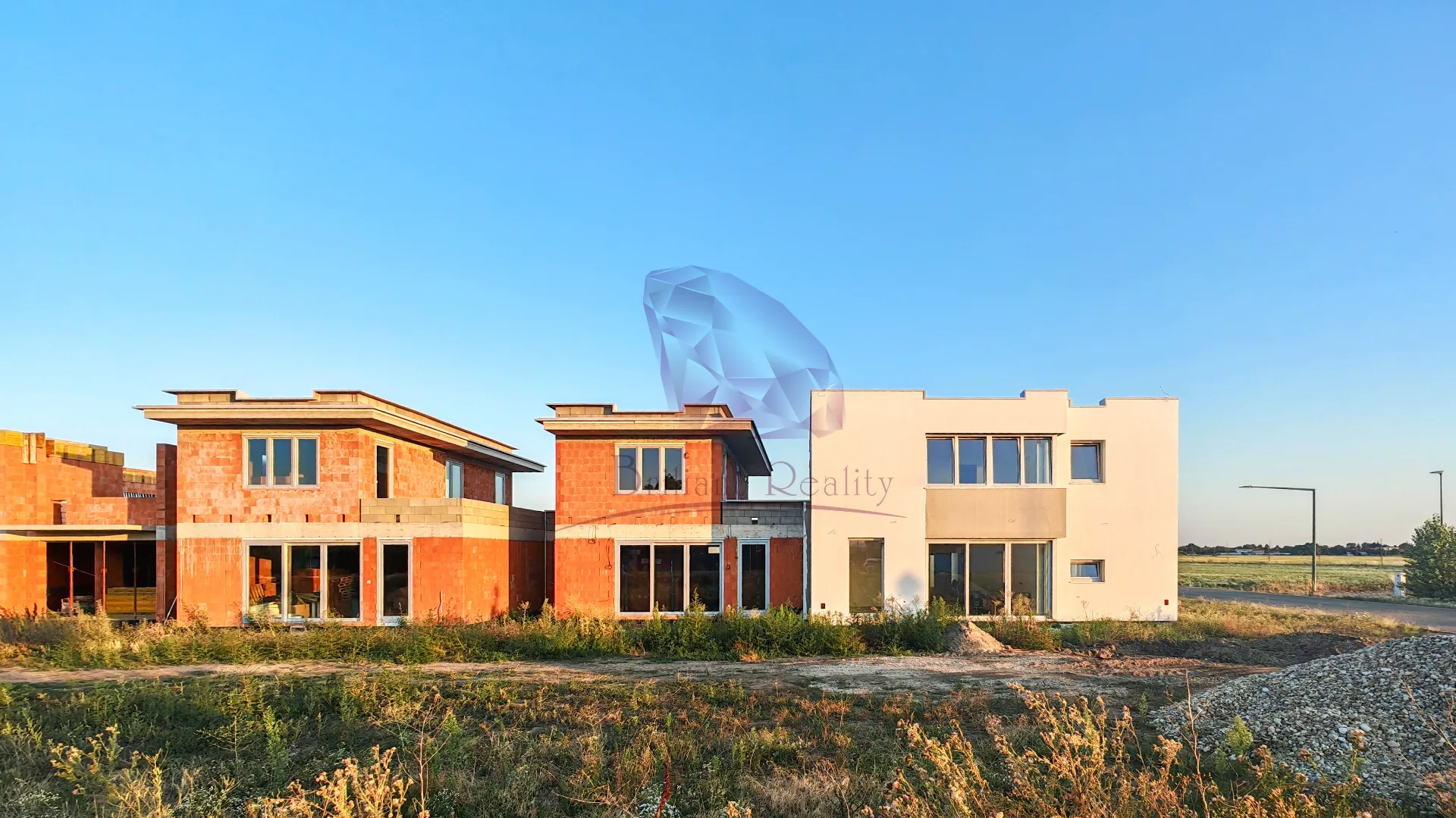 Veľkorysý rodinný dom s garážou Senec Lužianky - foto 2