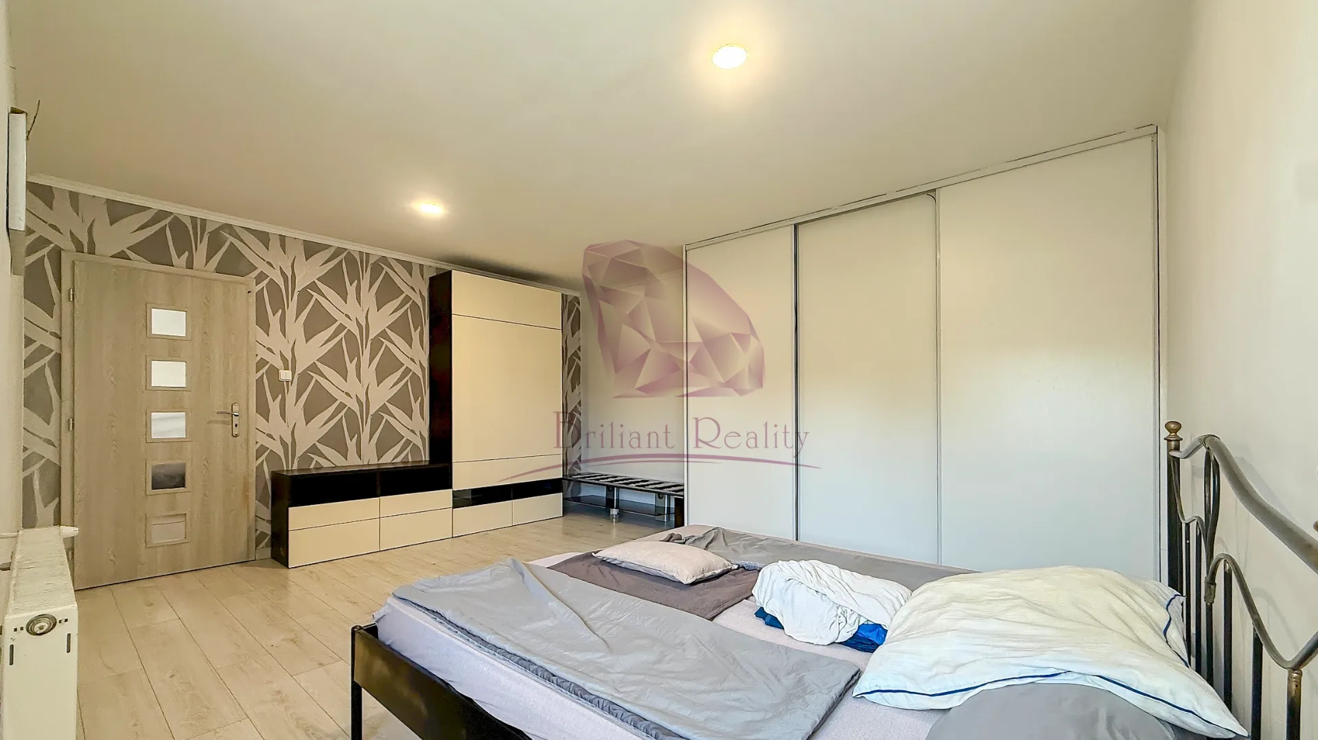 SAMOSTATNÁ ČASŤ RODINNÉHO DOMU NA PRENÁJOM V CENTRE TOMÁŠOVA – 90 m², 3 IZBY, 2 KÚPEĽNE, MOŽNOSŤ PARKOVANIA - foto 12
