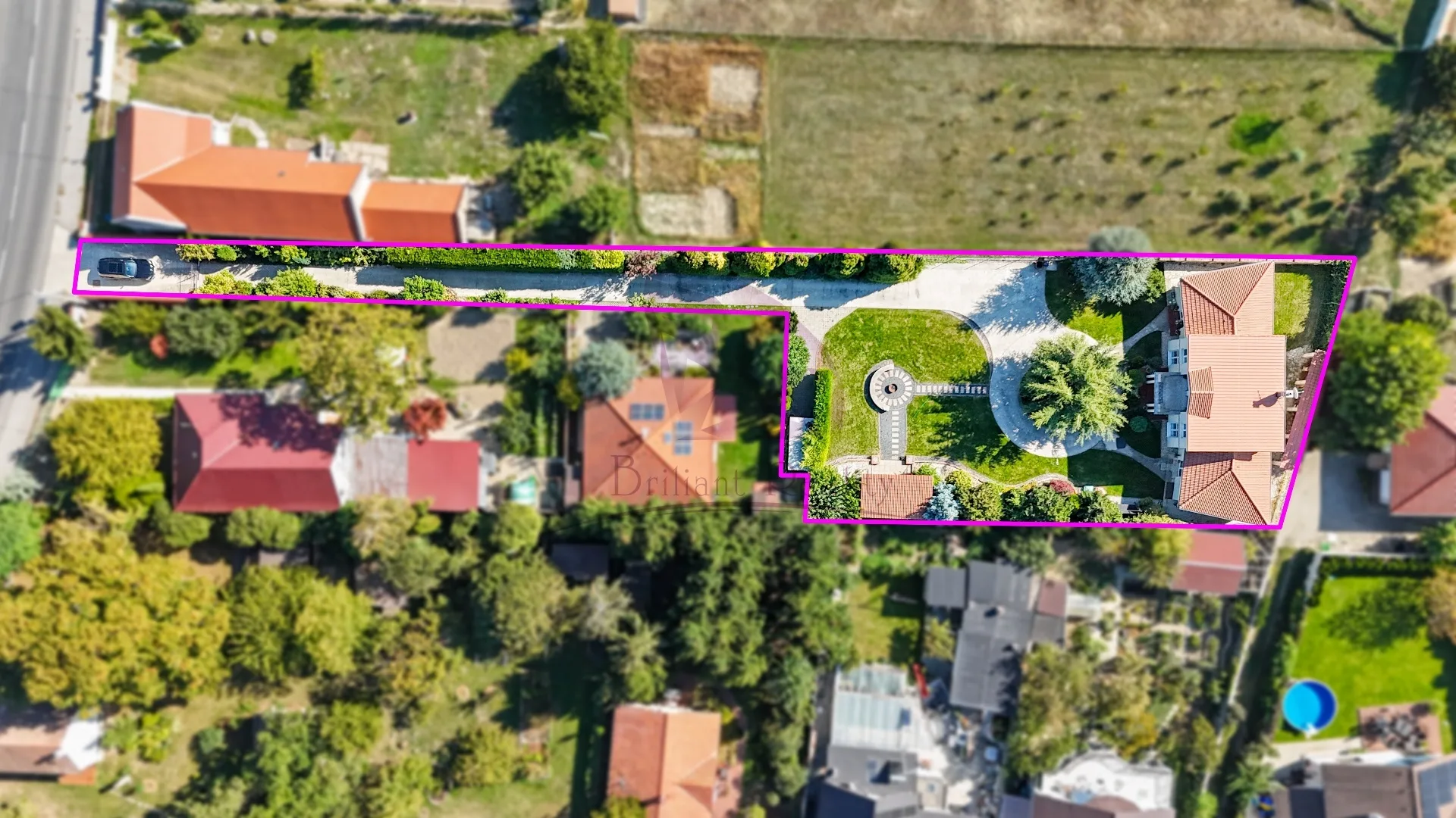 Výnimočný 5-izbový dom s kruhovým objazdom a 15-árovým pozemkom v Hrubom Šúre - foto 20