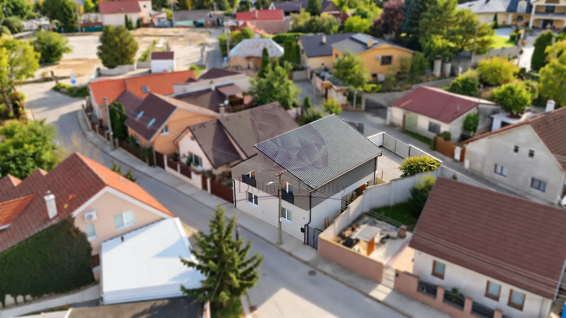 Kompletne zrekonštruovaný rodinný dom s dvomi samostatnými 3-izbovými bytmi a vlastnou vinnou pivnicou - foto 16