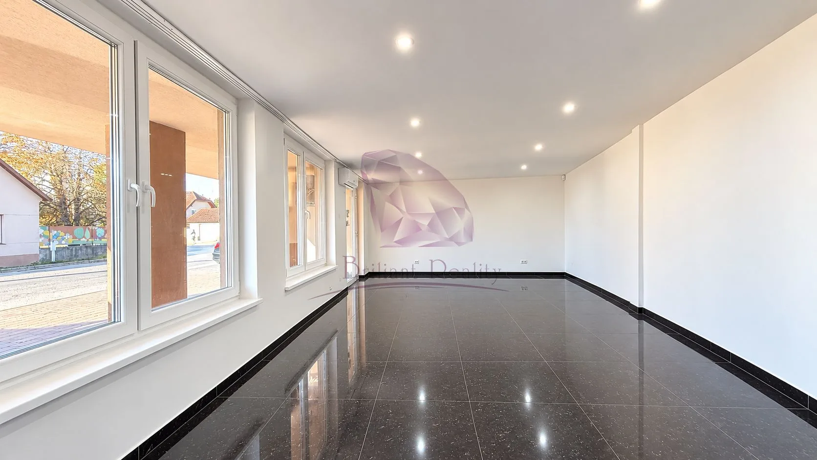 Na prenájom komerčný priestor v centre Senca - foto 2